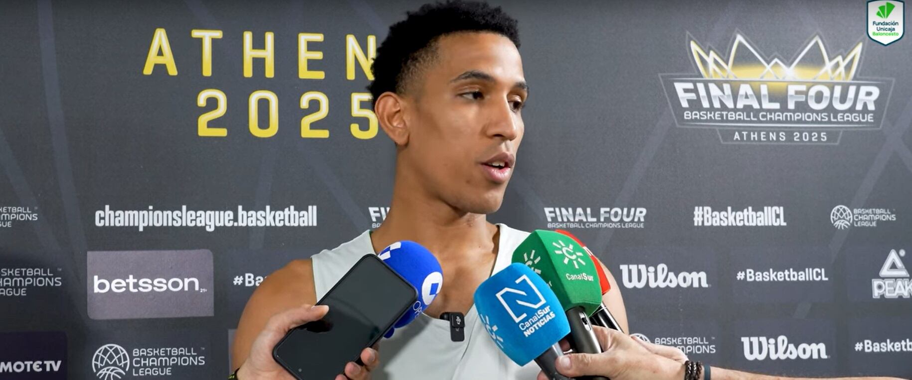 Tyson Pérez, en la atención a la prensa en Atenas