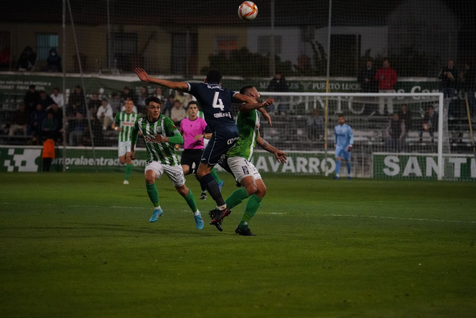 Partido disputado entre el Sanluqueño y el Atlético Baleares