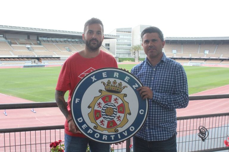 Jesús Legupín junto a Juan Carlos Ramírez, direcor de la cantera
