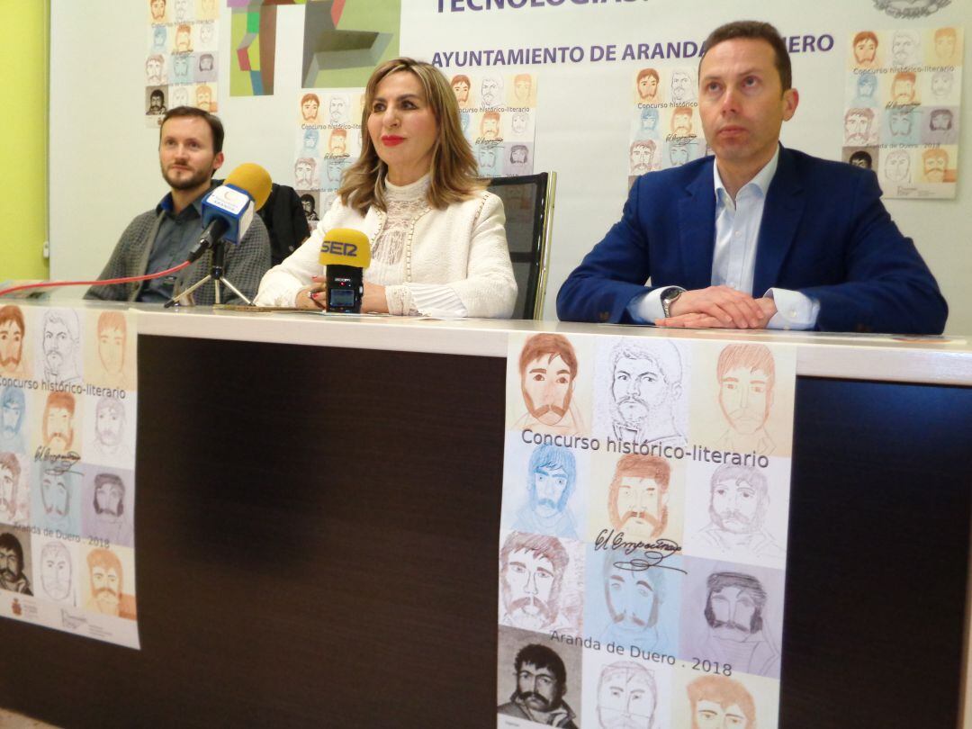 Los profesores Eduardo Villamor y Rubén Cob y la concejal de Cultura, Azucena Esteban, formaron el jurado