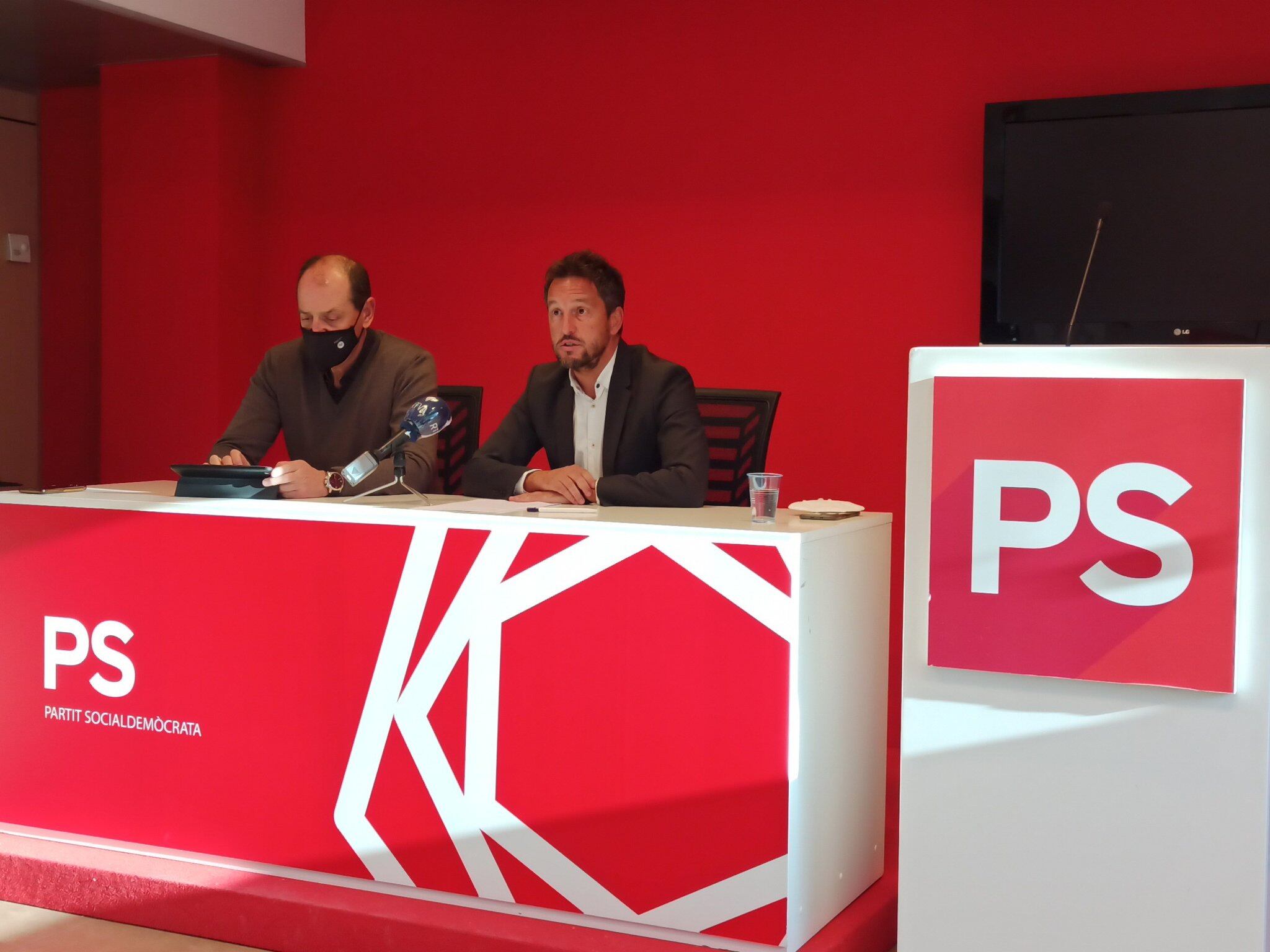 El PS defensa que els comuns decideixin les condicions dels aparcaments de les estacions