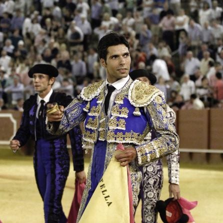 Imagen de archivo de Kevin de Luis paseando una oreja en la Maestranza de Sevilla