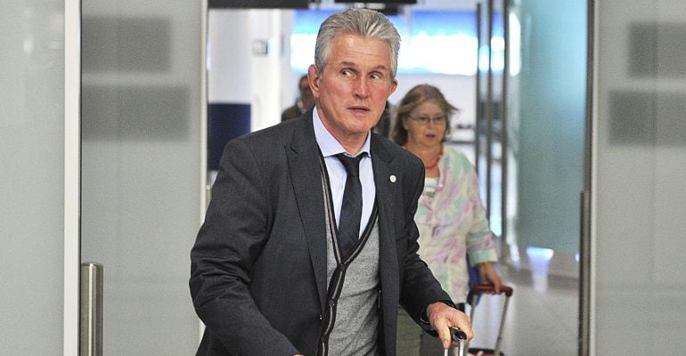 Jupp Heynckes, a su llegada al aeropuerto de Münich