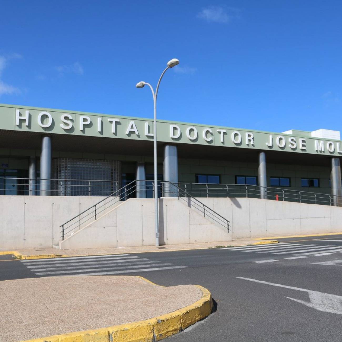Entrada al servicio de urgencias del Hospital Molina Orosa, Arrecife.