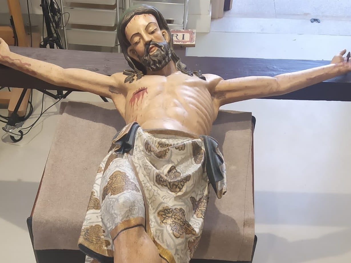 Concluye la restauración del Cristo Crucificado de la iglesia de San Miguel