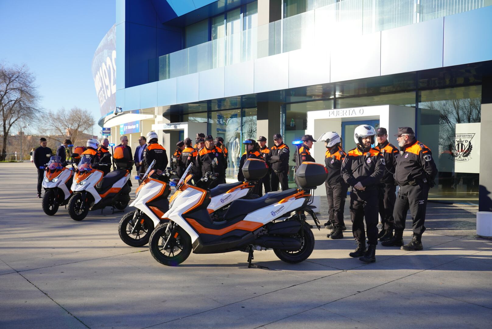 Motos con equipación sanitaria donadas por la Fundación C.D. Leganés a Protección Civil de esta ciudad.