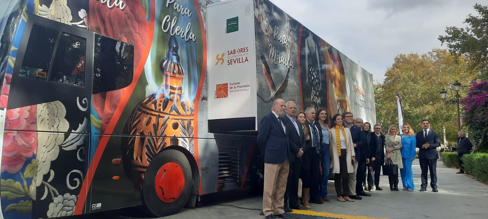 Presentación del autobús turístico de la Diputación