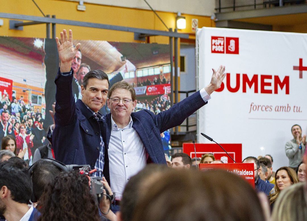 Ximo Puig y Pedro Sánchez en Valencia 
 Puig pide no dejar pasar a los jinetes de la xenofobia y subraya que en mayo se decide ir hacía adelante o atrás
 