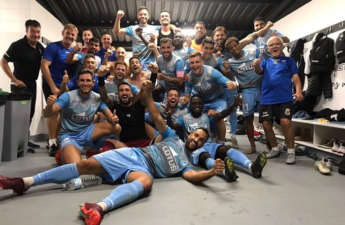 La plantilla festeja la victoria