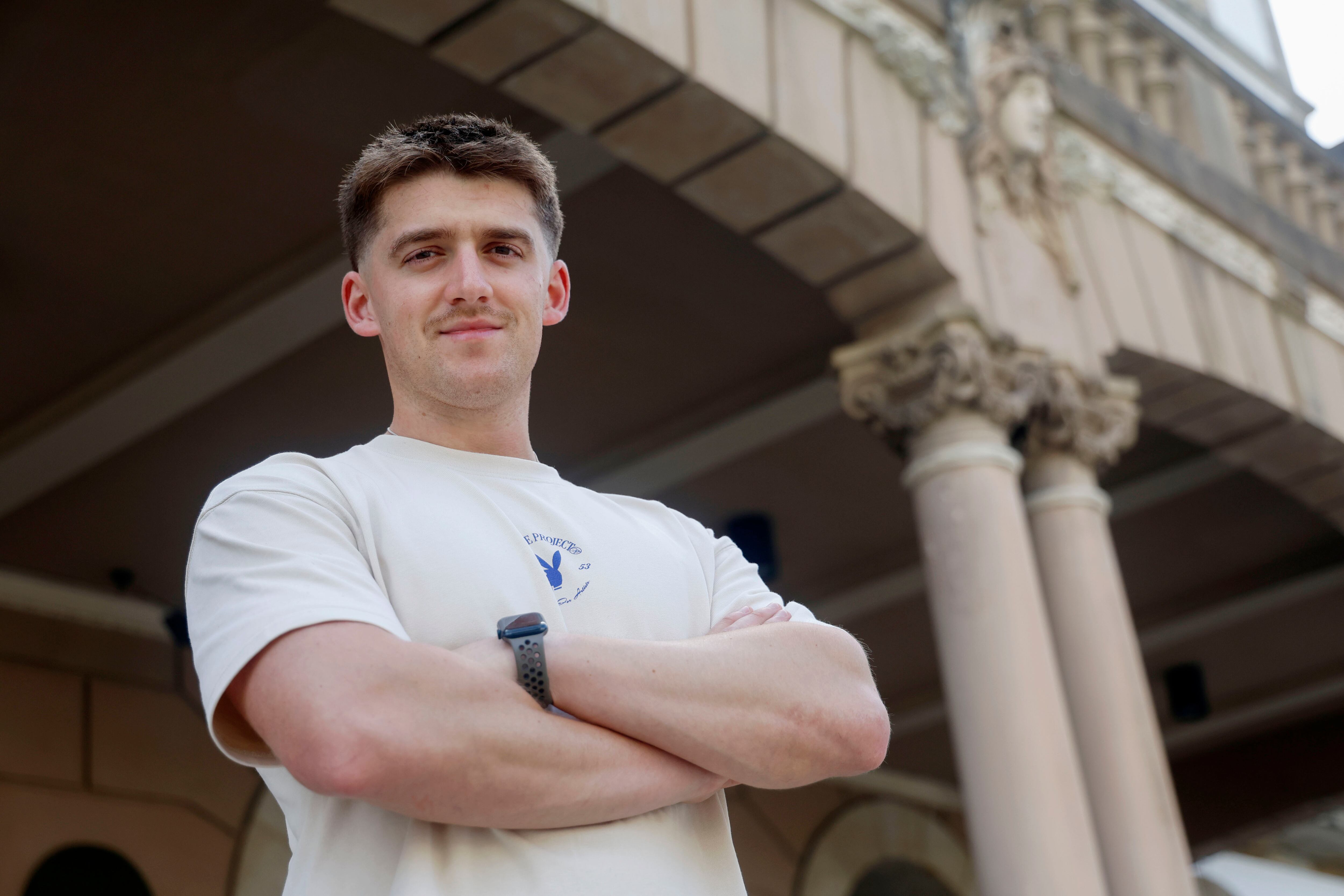 Tojeiro se lanzó a la aventura con su propia iniciativa, DT Autopro, en Ortigueira, pero su proyecto, que busca un nuevo modelo de taller de mecanizado rápido y neumáticos, nació con vocación de expansión (foto: Kiko Delgado / EFE)