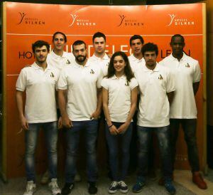 De izquierda a derecha: De Paz, Pérez, Escobar, Pérez Arce, Llana, Fidalgo, Viñuela y Santiago