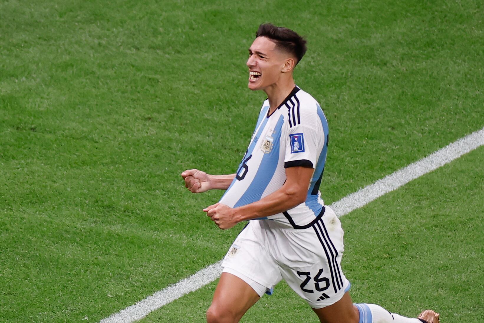 Nahuel Molina celebra su gol, el primero con la selección argentina