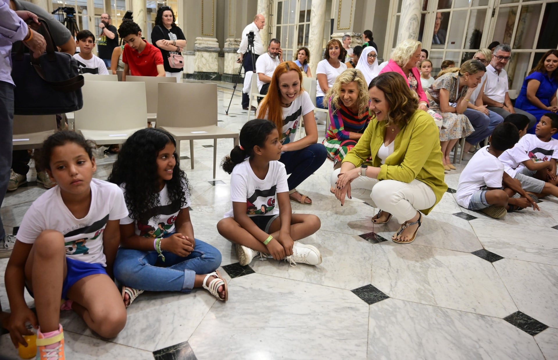 La alcaldesa de València recibe a las niñas y niños saharauis acogidos este verano por las familias valencianas