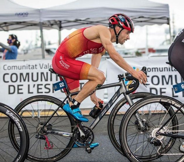 En el tramo de bicicleta de un triatlón