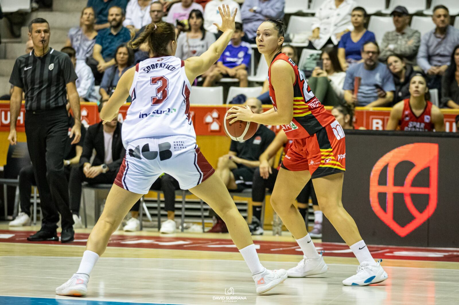 Irati Etxarri en el partit davant Guernika.