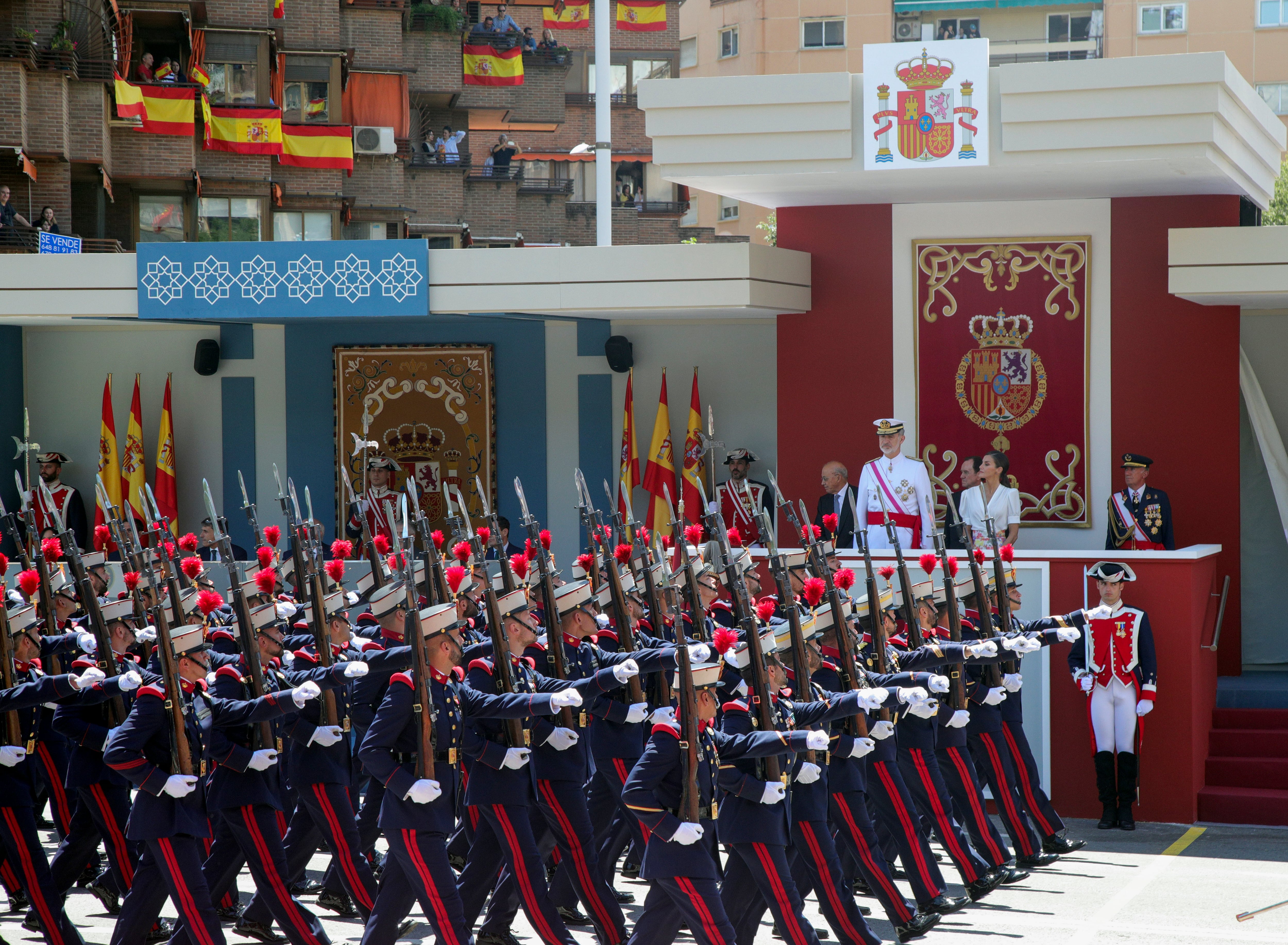 Una imagen del desfile del Día de las Fuerzas Armadas celebrado el pasado mes de junio en Granada.  EFE/ Pepe Torres