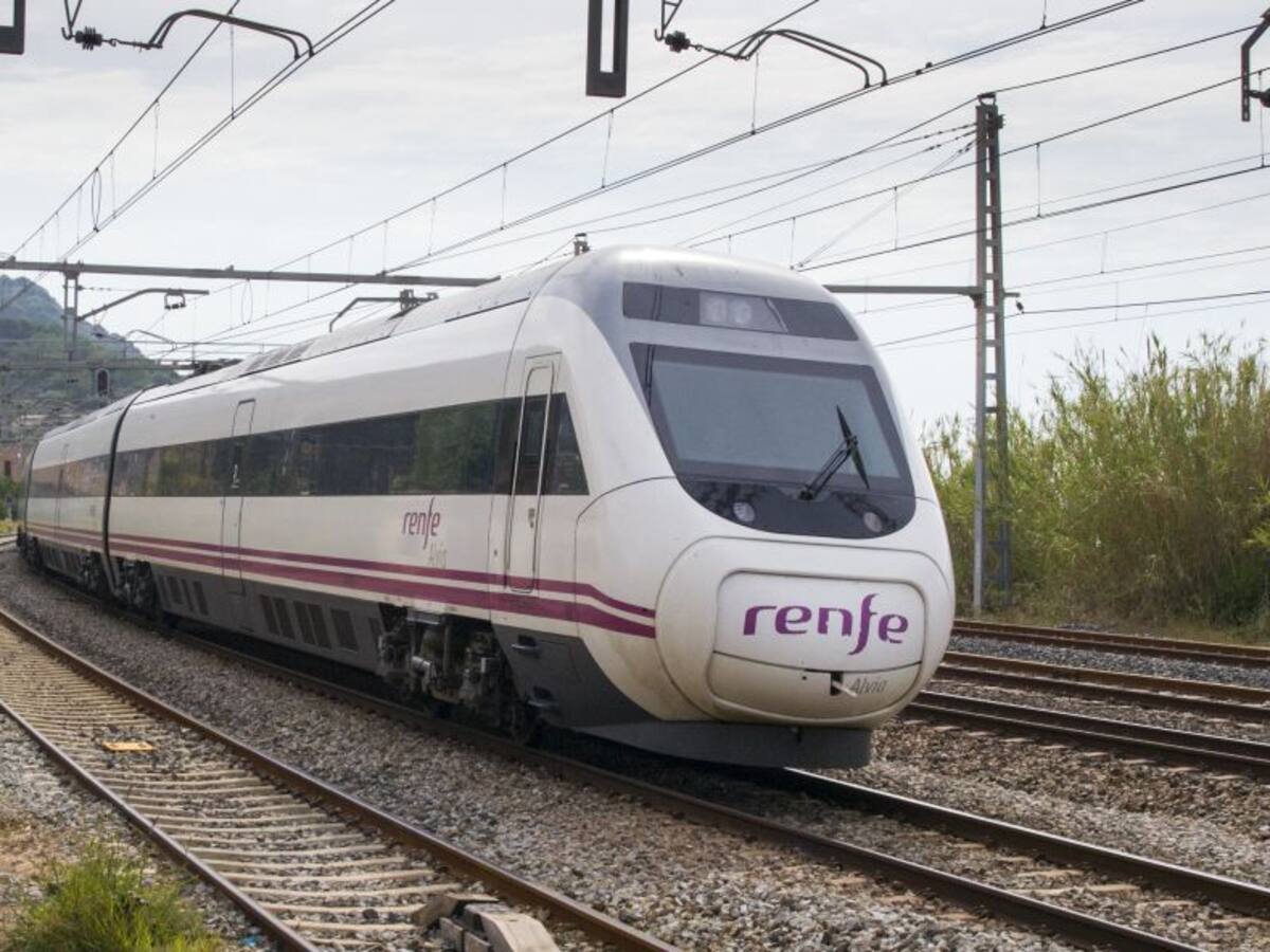 Este lunes comienza a funcionar el segundo tren híbrido con Madrid