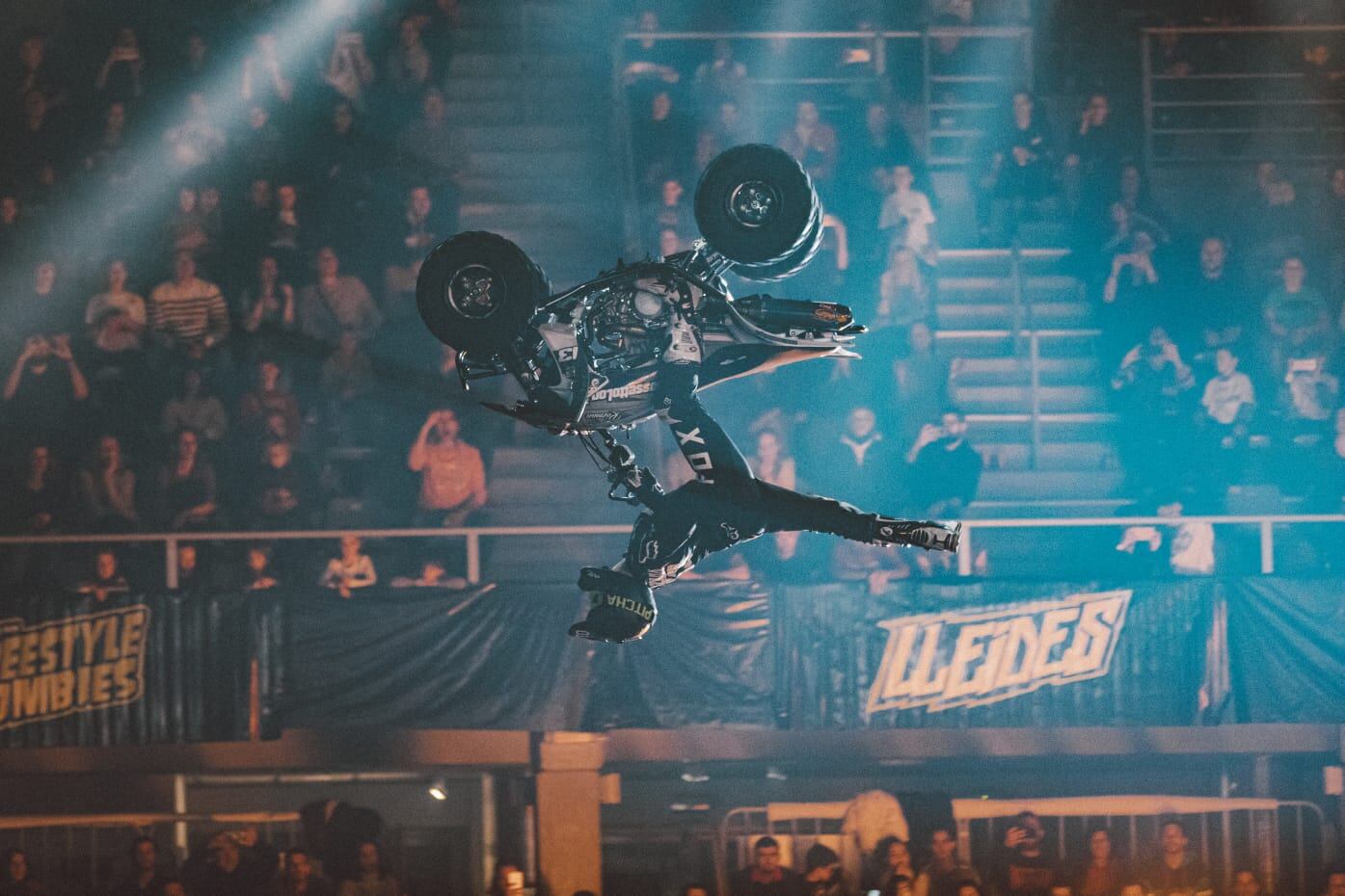 El francés David Tharan en plena acrobacia con su Quad Freestyle.