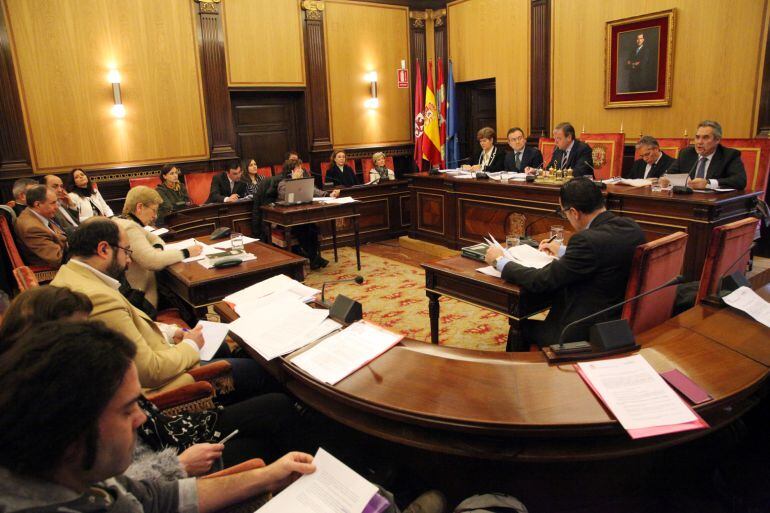 El pleno ha aprobado los presupuestos con los votos de PP y Cs