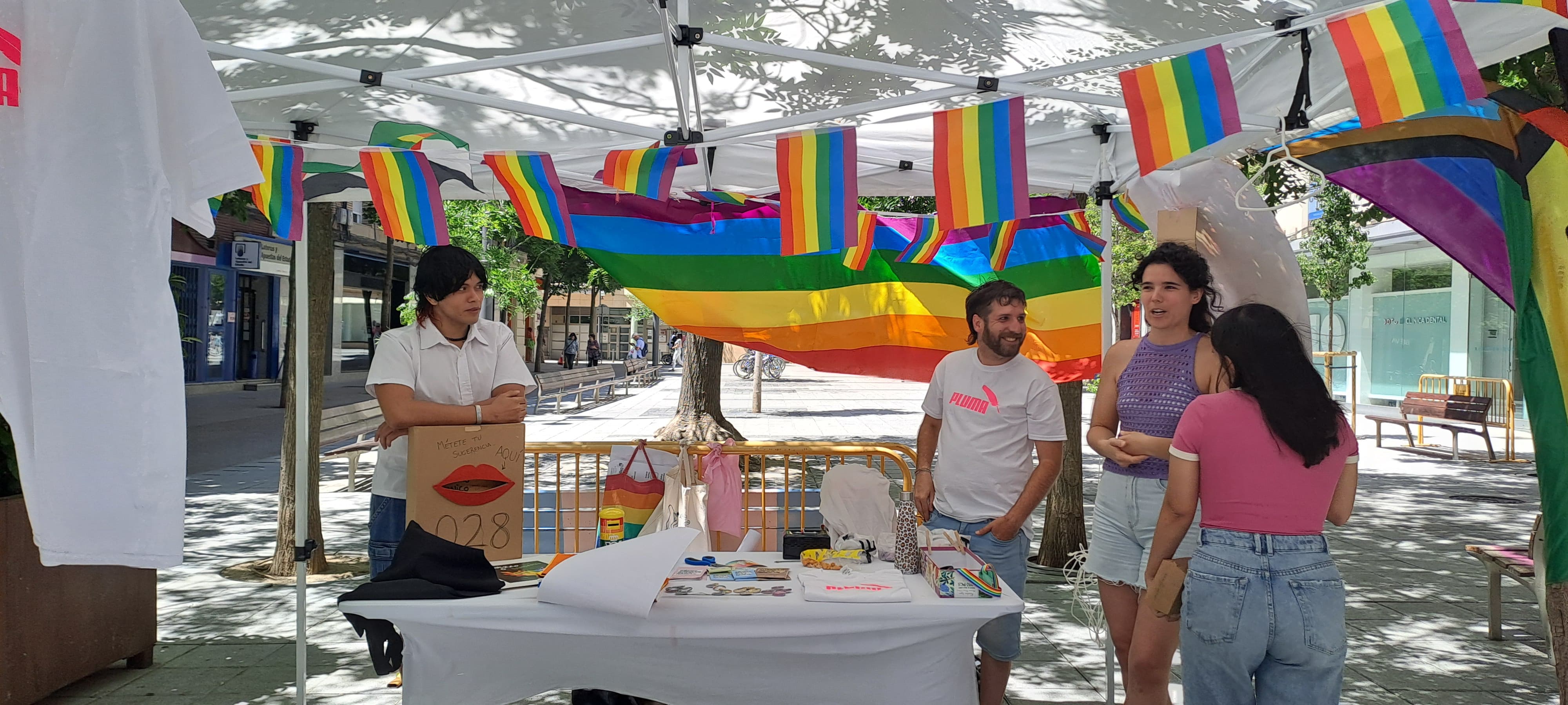 Carpa de la Asociación 28J de Huesca, en la plaza de Concepción Arenal, este fin de semana