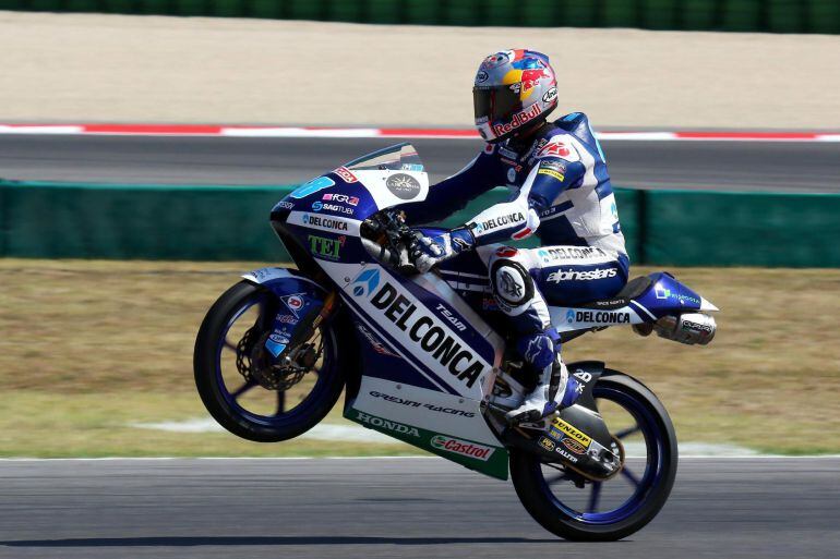 El piloto español de Moto3 Jorge Martín de Del Conca Gresini Team compite durante la segunda sesión de entrenamientos libres del Gran Premio de San Marino.