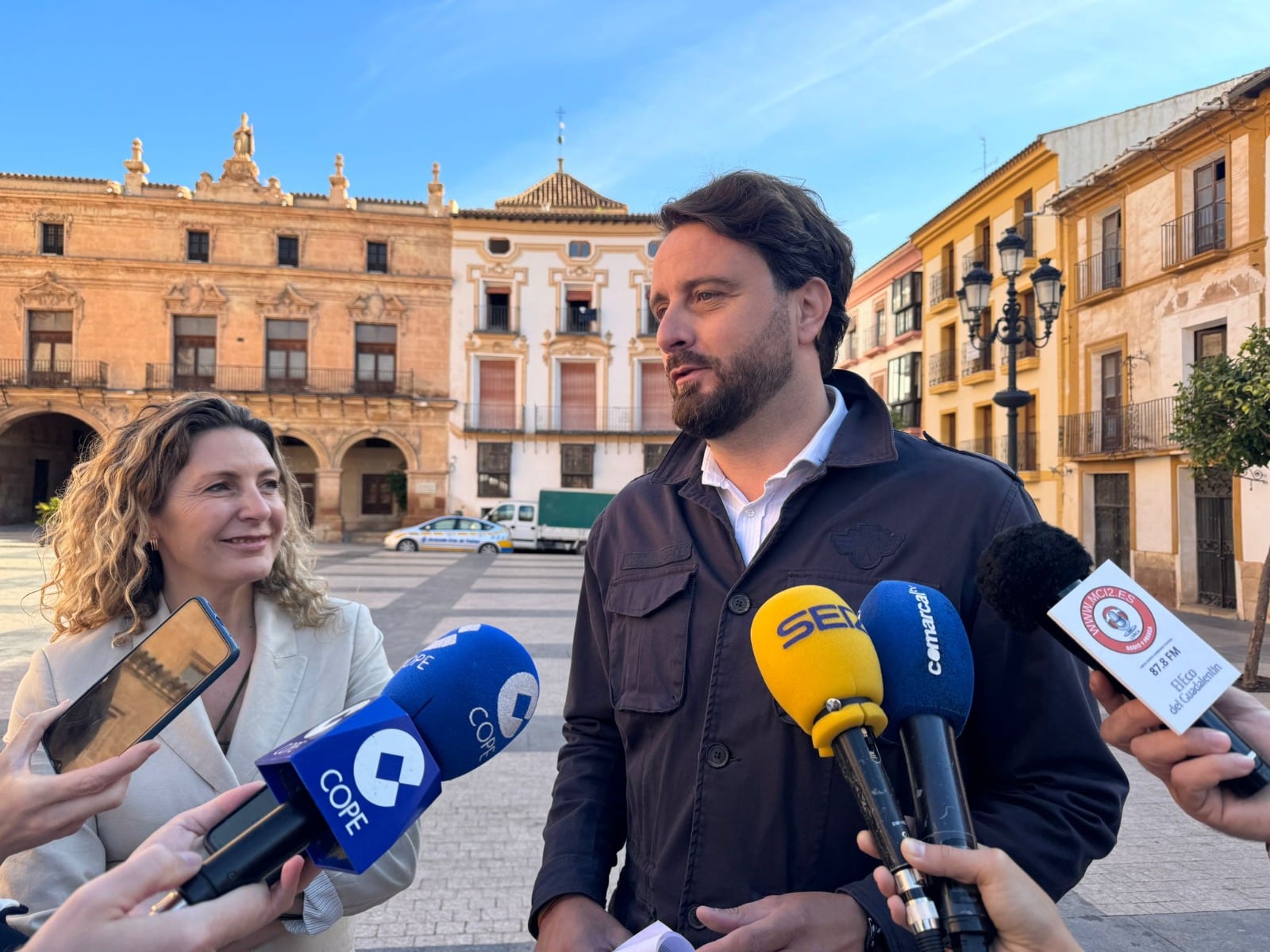 Antonio David Sánchez, edil de Servicios Industriales y María de las Huertas García, concejala de festejos