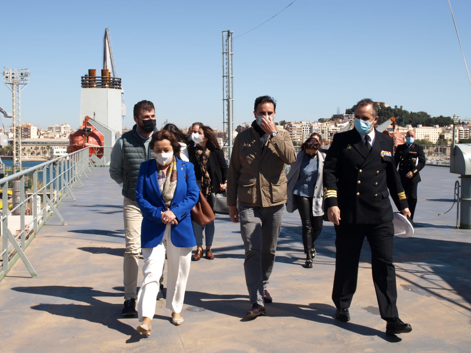 Los alcaldes de Medina, Madrigal y Arévalo visitan el buque Ysabel