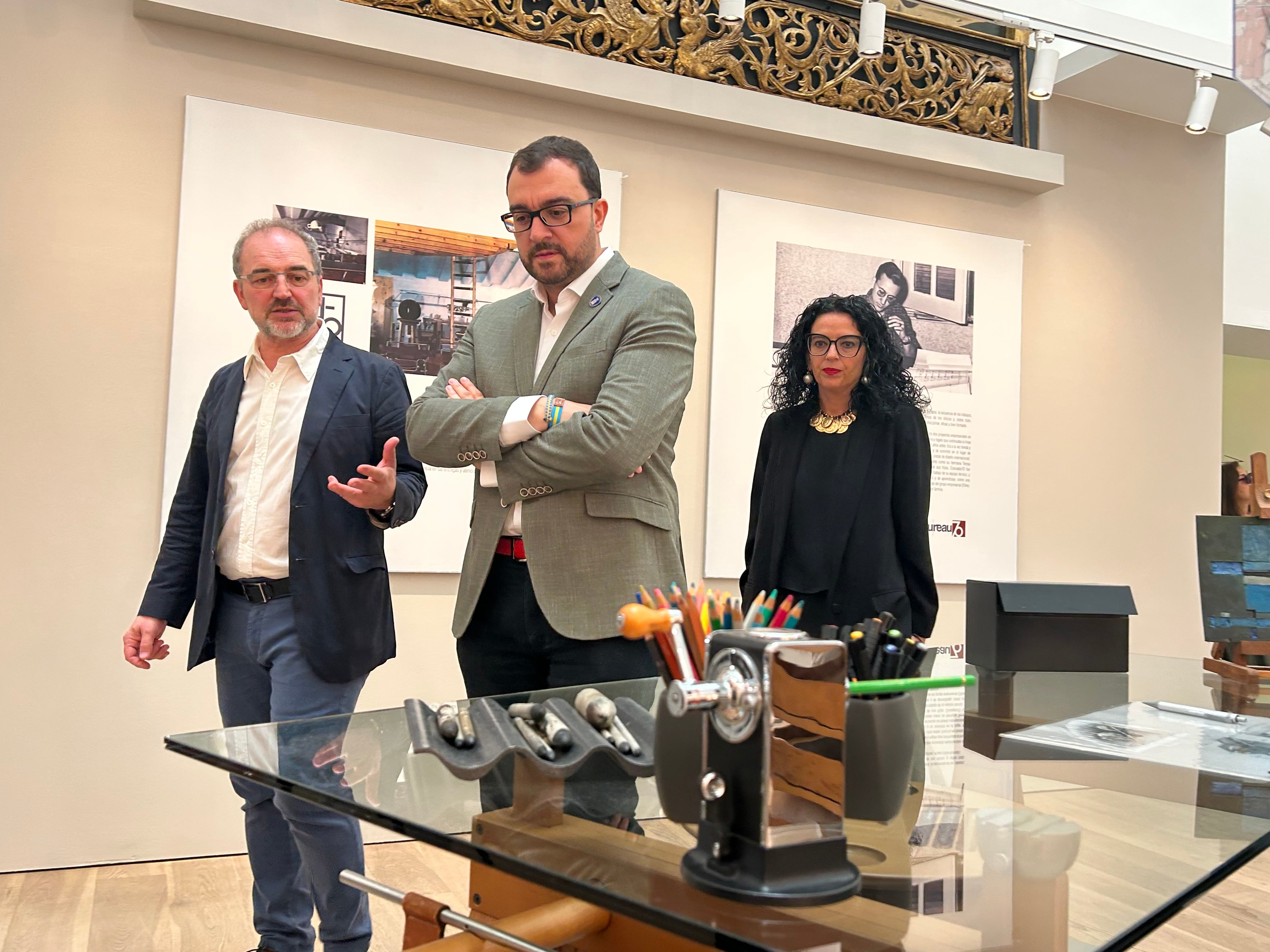 Barbón, este martes, durante una visita al Museo de Bellas Artes acompañado de la consejera de Cultura, Vanesa Gutiérrez (en segundo término).