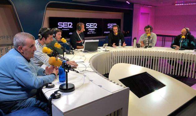 Manolete, Pedro Fullana, Pablo Pinto, Manu Carreño, Diego Godín, Gustavo López y Miguel Martín Talavera, durante el programa de este lunes