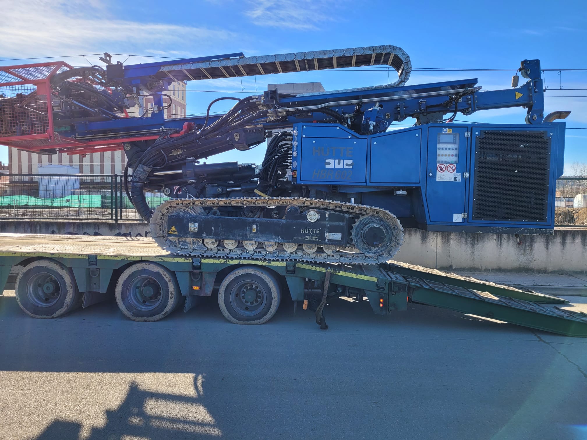 La máquina pilotadora ya está instalada en el Camino Viejo de Husillos