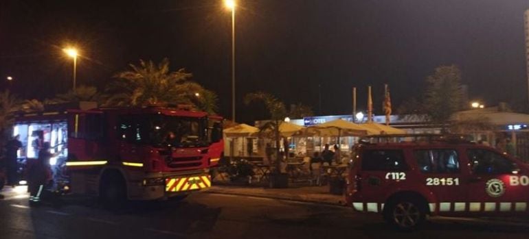 El Consorcio de bomberos de Valencia acude a apagar el fuego de un hotel en Canet