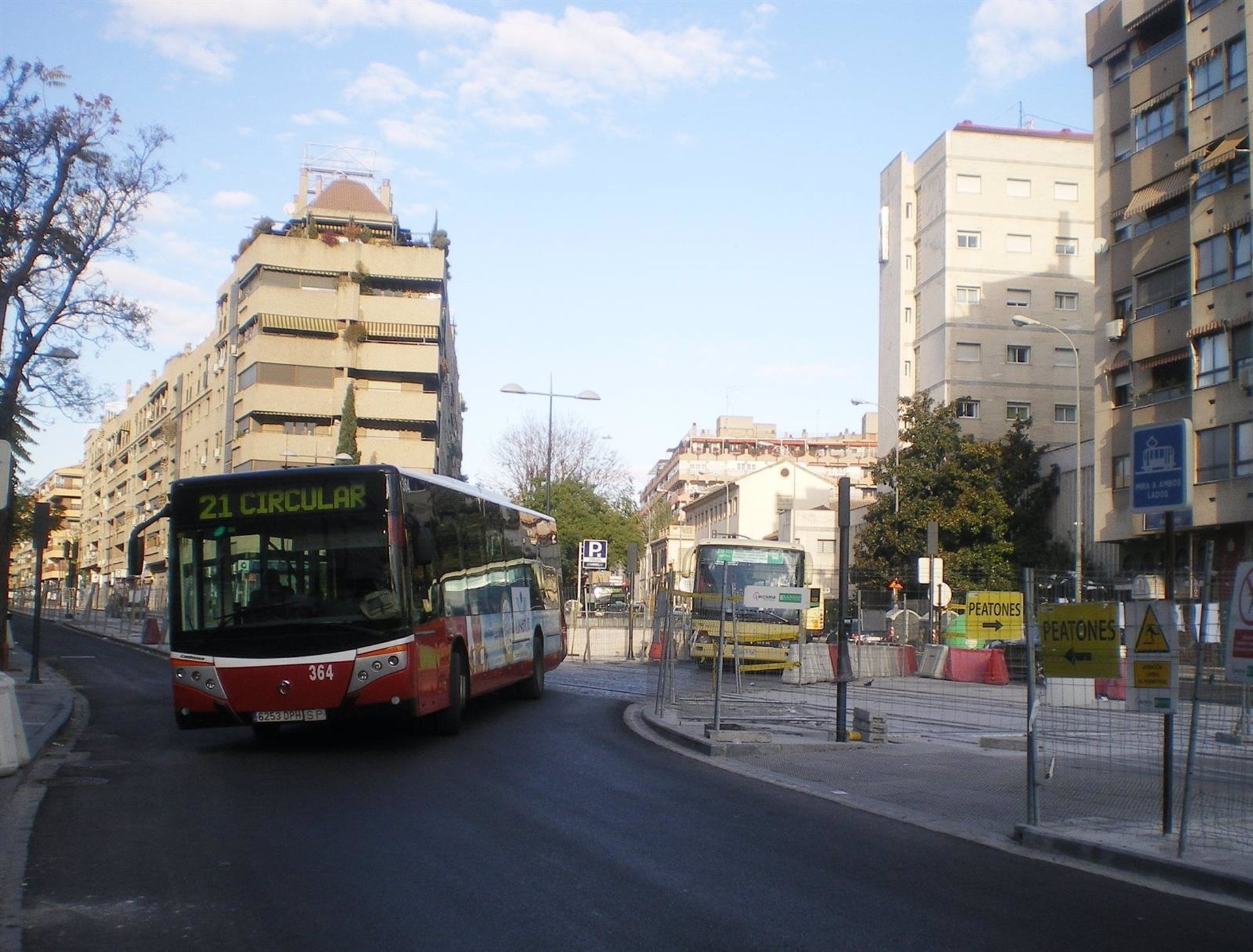 11/01/2007 La Consejería de Fomento y Vivienda de la Junta de Andalucía, a través Metro de Granada, ha completado la pavimentación de los viales por los que discurre el tramo de obra entre Villarejo y Méndez Núñez
POLITICA ANDALUCÍA ESPAÑA EUROPA GRANADA
JUNTA
