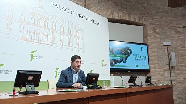 Momento de la presentación por Francisco Reyes, presidente de la Diputación Provincial de Jaén