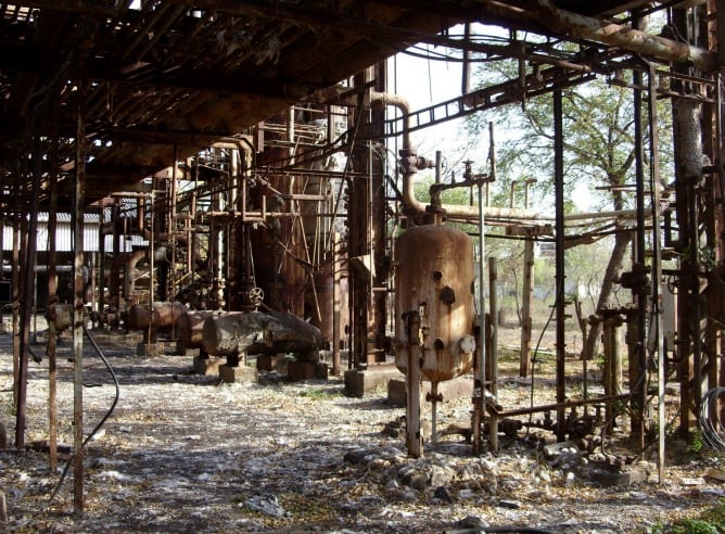 Planta de producción de Union Carbide tras la catástrofe de Bhopal