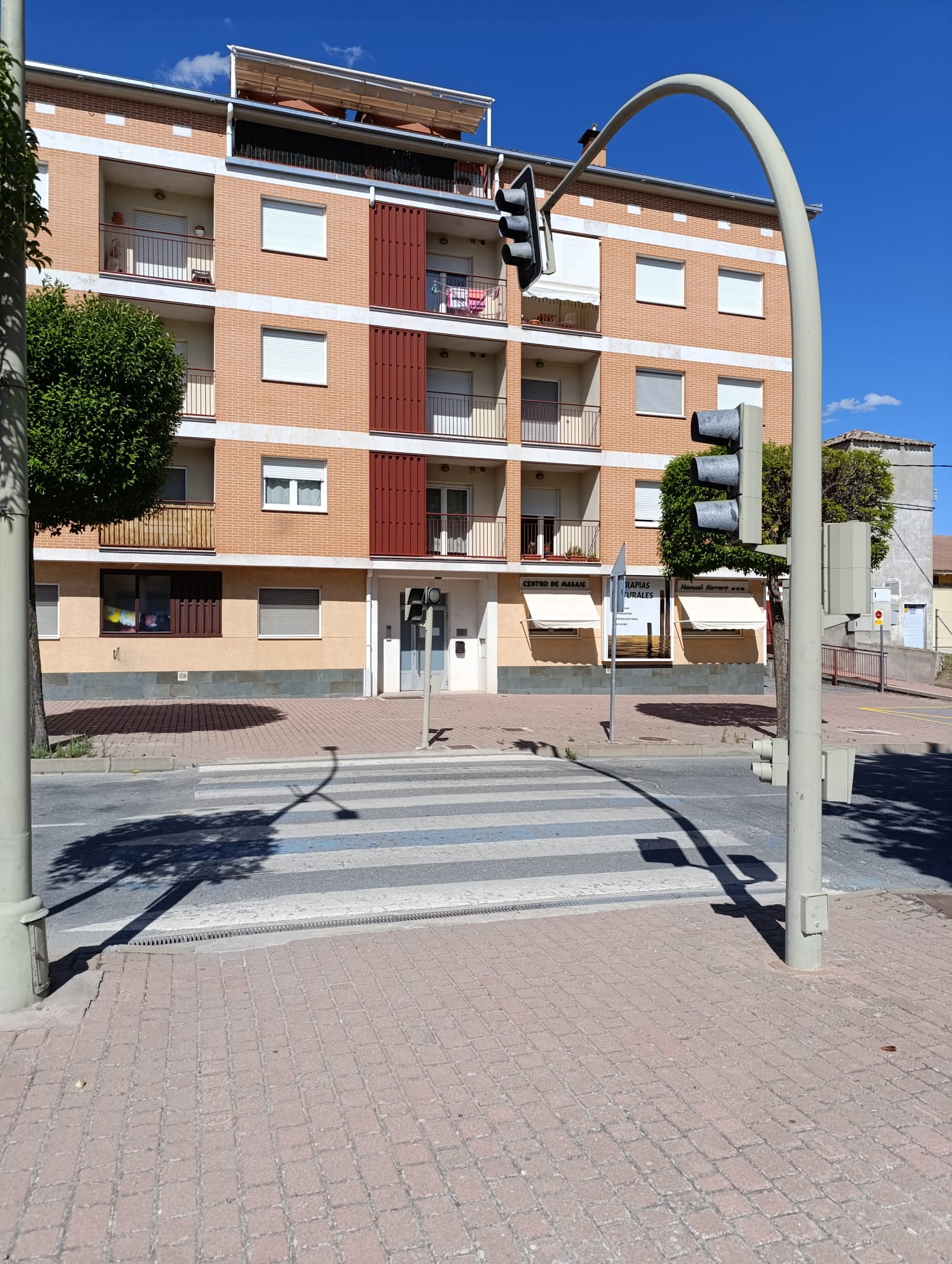 Paso de peatones donde se instalara una farola con detección de movimiento de peatones para subir la intensidad lumínica en Cuéllar