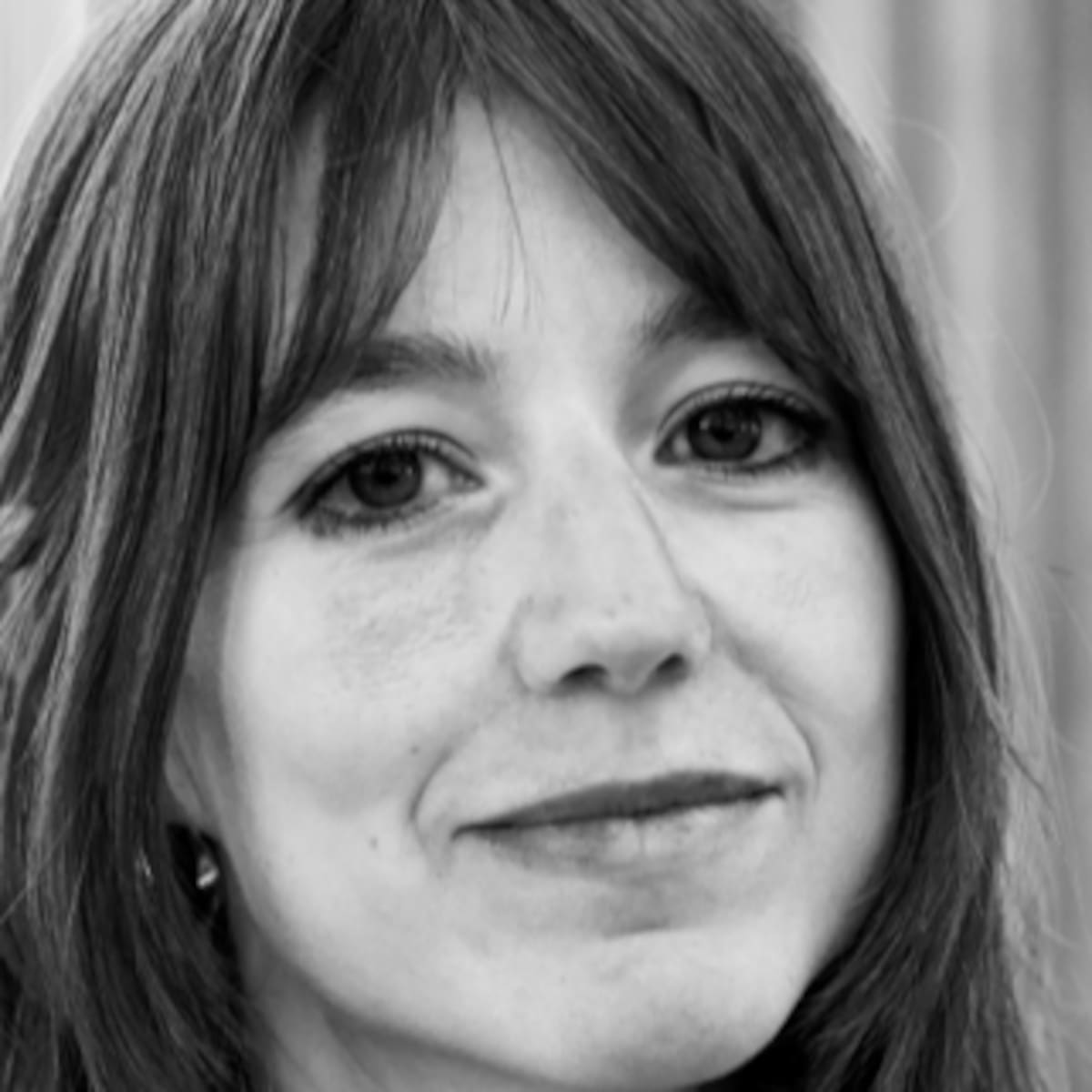 La abulense Ángela Segovia publica su primera novela y aparece en una antología de poetas