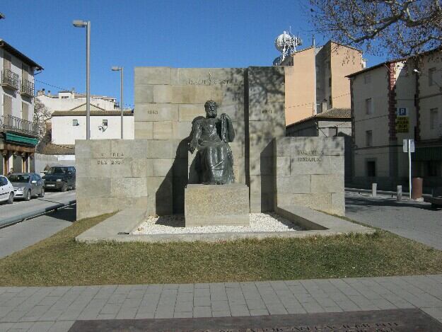 Monumento en honor a Joaquín Costa en Graus
