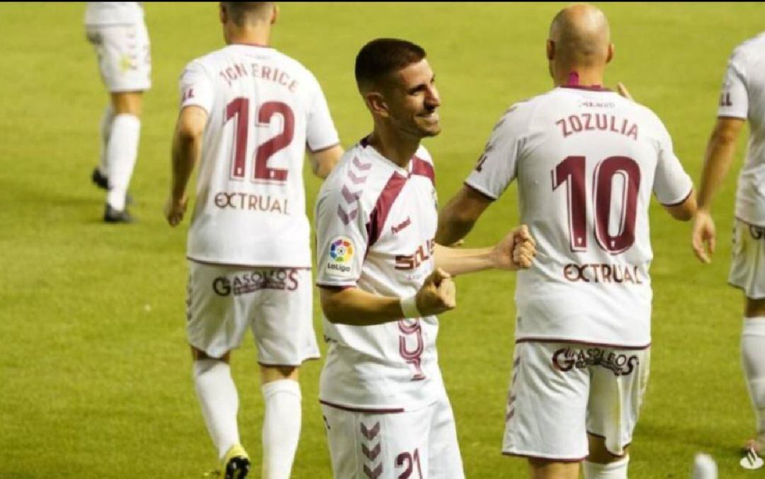 Dani Ojeda celebra uno de sus goles ante el Zaragoza