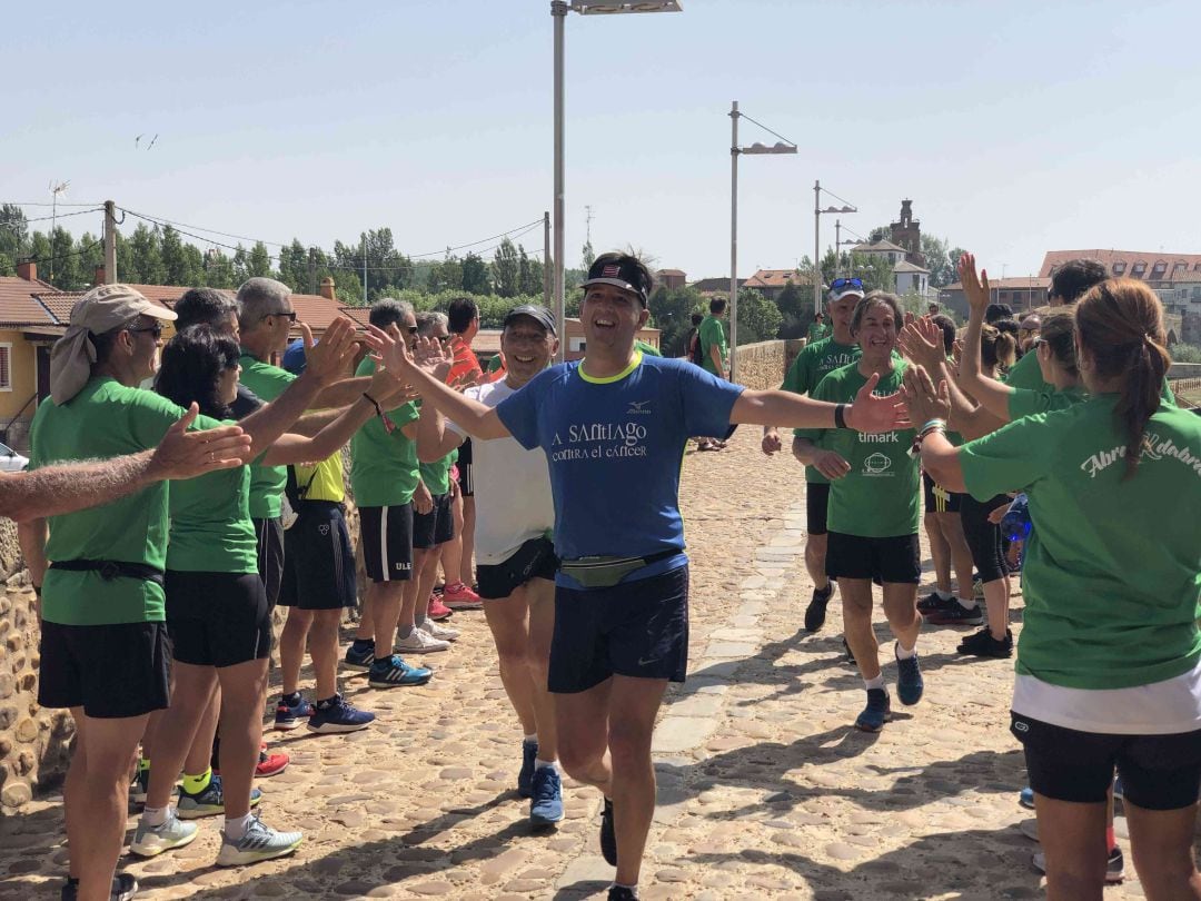 Los solidarios deportistas han cambiado la ruta por los domicilios