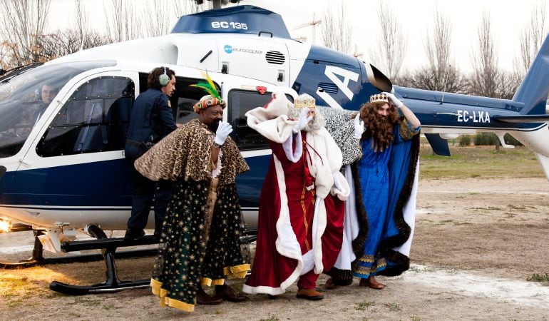 Los Reyes Magos vuelven al sur de Madrid en helicóptero para aterrizar en Getafe y Leganés