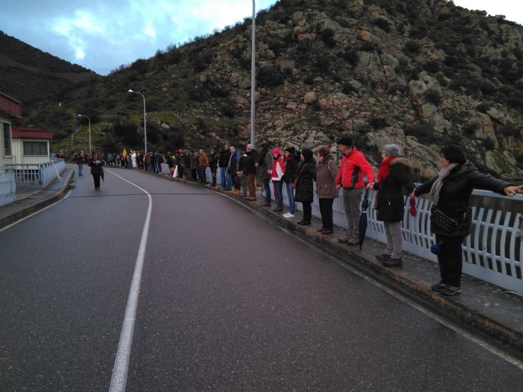 Imagen de la cadena humana desarrollada en Saucelle