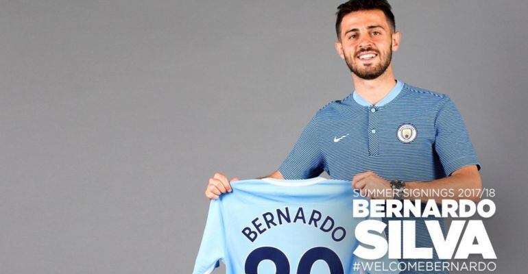 Bernardo Silva posa con su nueva equipación