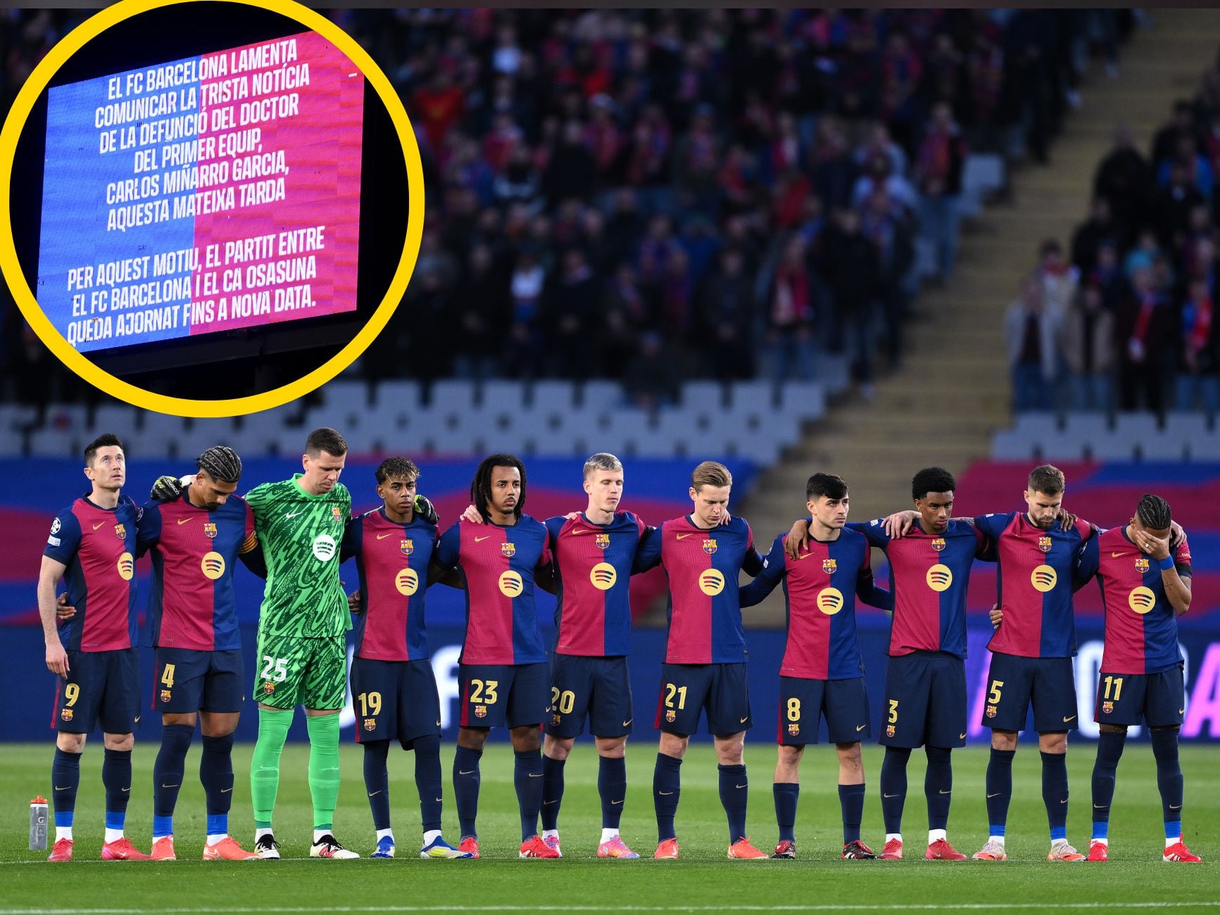 Los jugadores del FC Barcelona guardan un minuto de silencio por el fallecimiento del doctor Miñarro