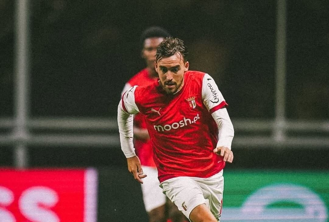 Tiene 28 años de edad y llega en calidad de cedido.