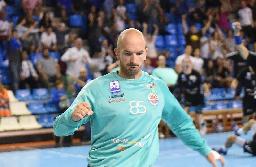 Mile Mijuskovic, nuevo jugador del Bathco Balonmano Torrelavega