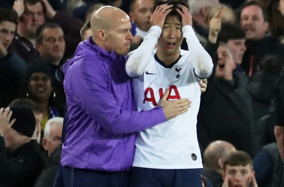 Son Heung-min, tras la acción que supuso la lesión de André Gomes.