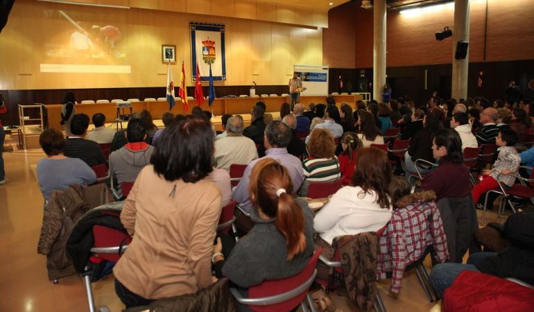 Acto de entrega de los premios del XVI Certamen Cartas por la Paz en la Junta de Distrito de Loranca.