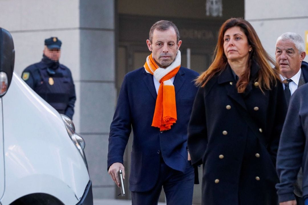 Sandro Rosell, a su llegada a la Audiencia Nacional en Madrid, junto a su esposa Marta Pineda, en una fotografía de archivo