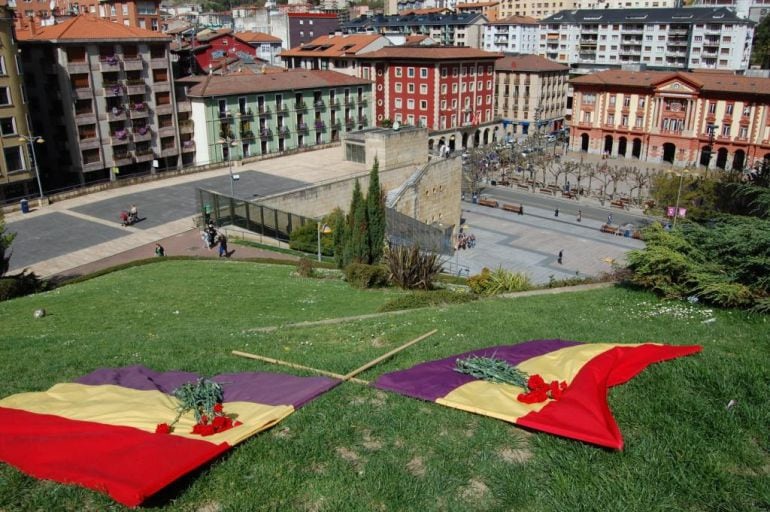 La plaza de Unzaga desde el parque de Txaltxa Zelai