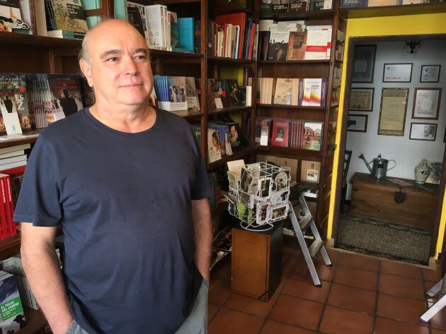 Ricardo González, en su librería Las Beatillas